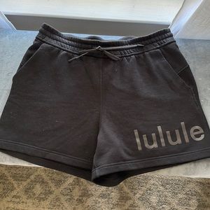 Lululemon Loungeful High Rise 4” Graphic